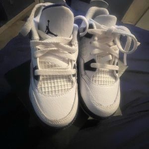Toddler boy Jordan retro 4, size 9 , white/midnight navy